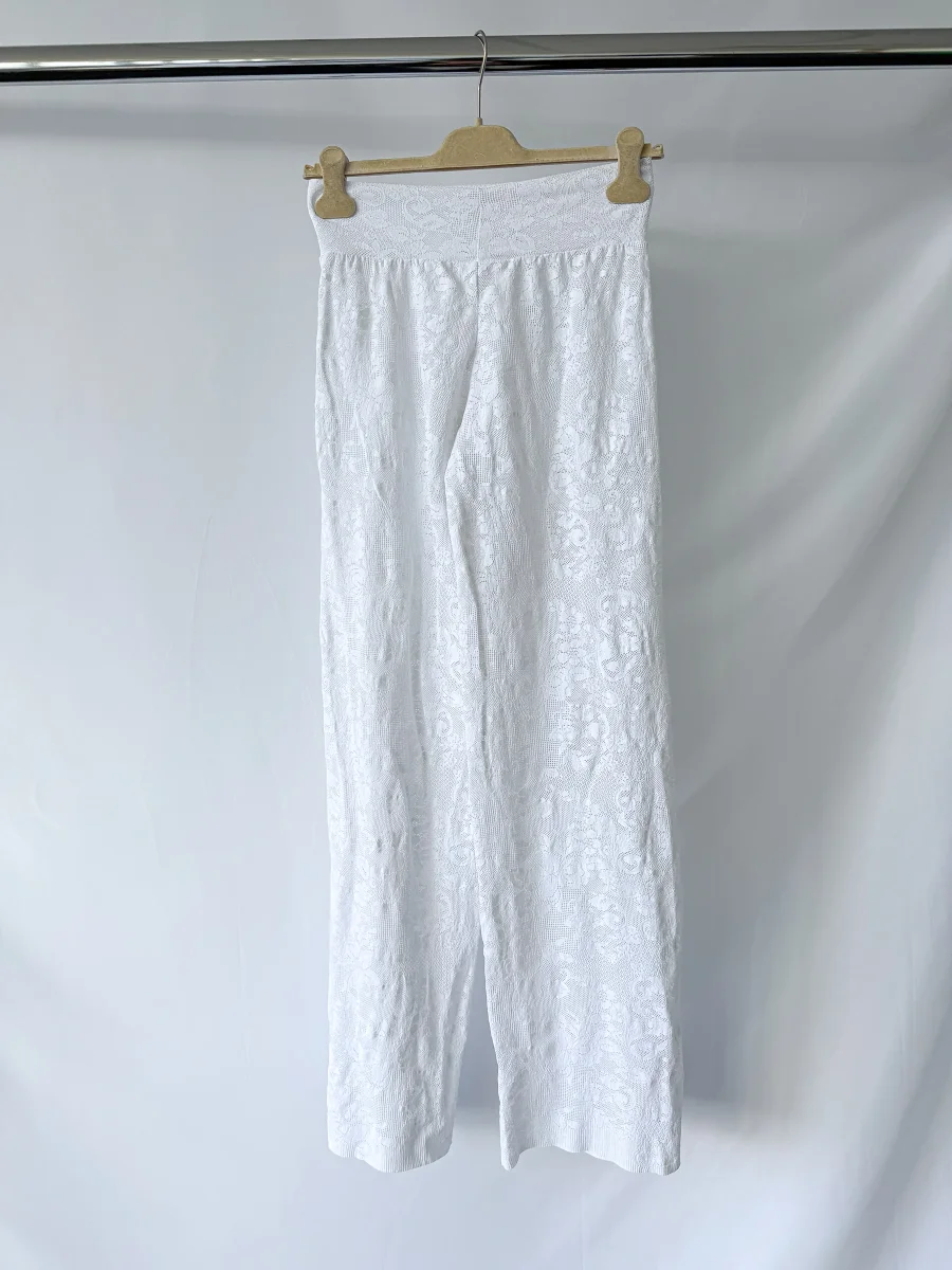 Pain De Sucre White Lace Beach Trousers in Timea - Imagen 4