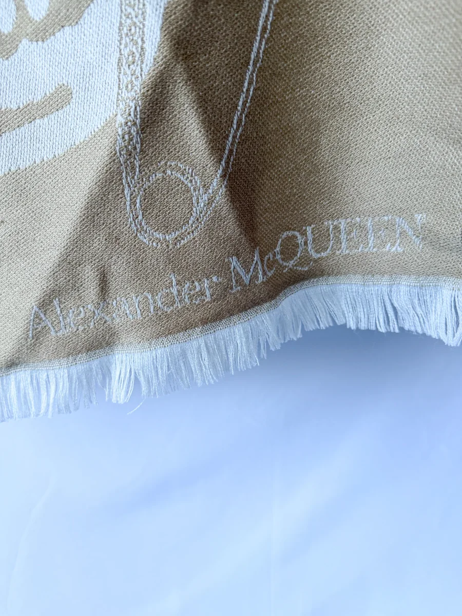 Alexander Mcqueen Beige Wool Scull Scarf - Imagen 4