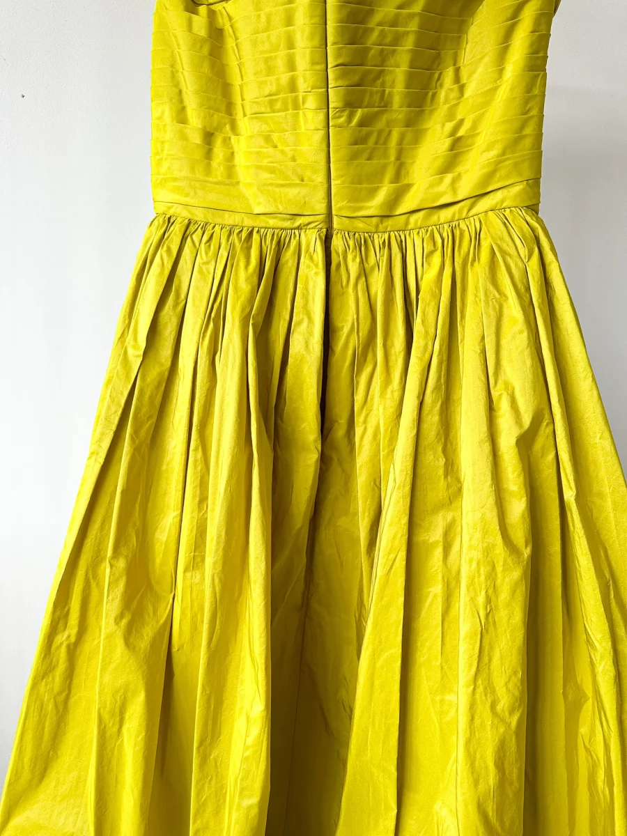 Elie Saab Lime Green Ruffle Detail Off Shoulder Open Leg Formal Gown AW23/24 - Imagen 9