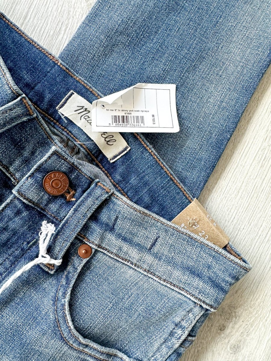 Madewell 9" Mid-Rise Rip and Repair Denim Skinny Jeans - Imagen 3
