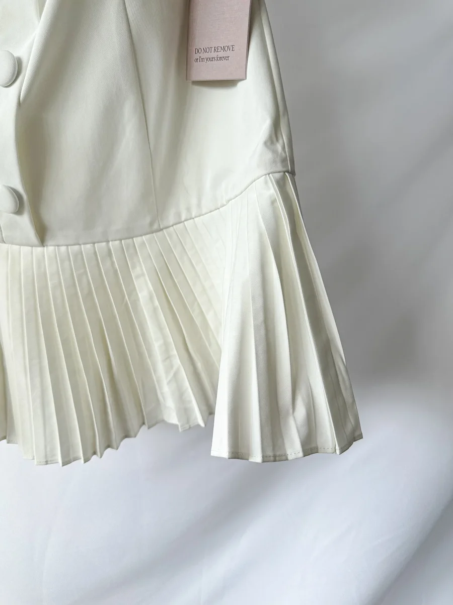 Odd Muse White The Ultimate Button Up Strapless Pleat Hem Mini Dress - Imagen 7