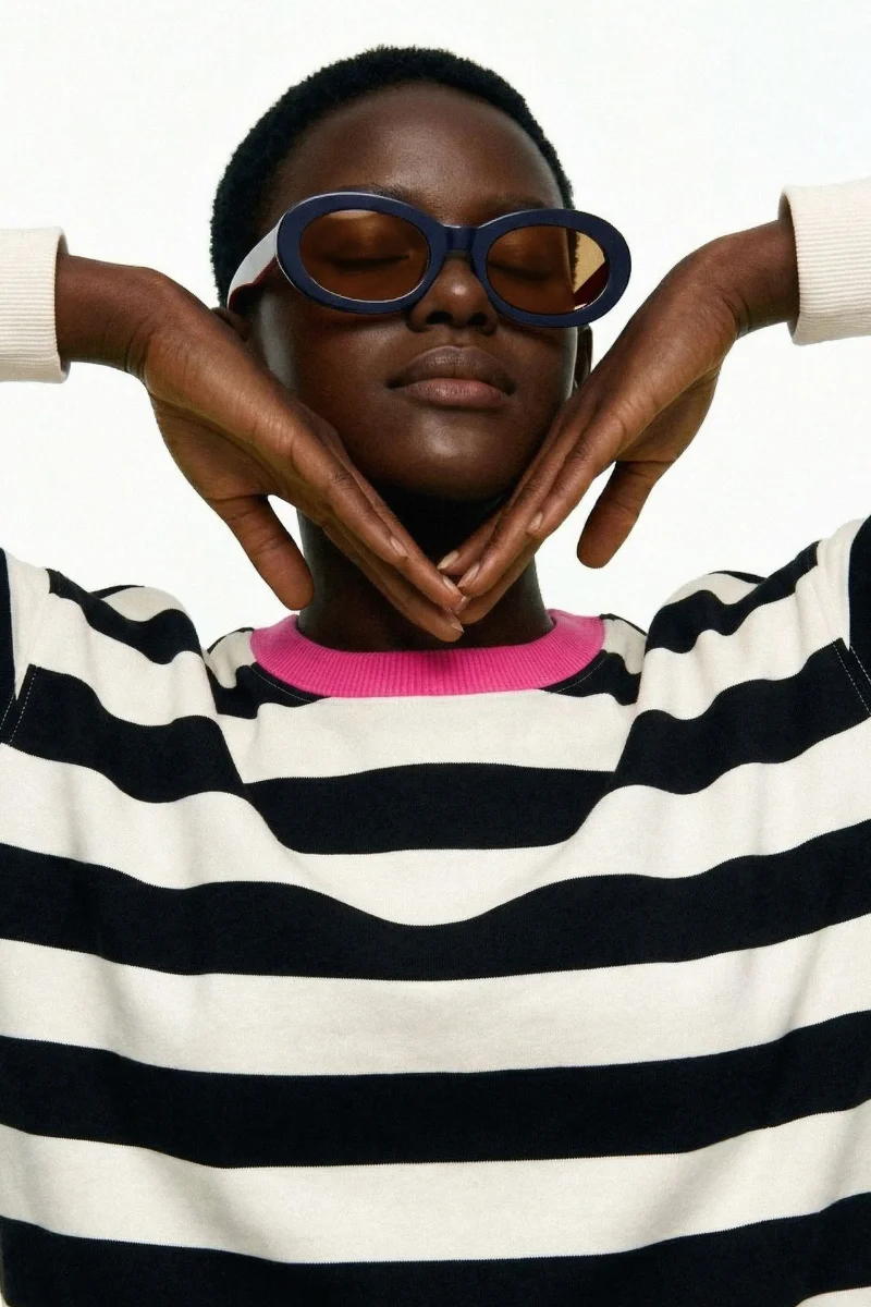 Gafas azul marino con punta patillas multicolor rosa y amarillo - Imagen 6