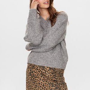 Jersey gris cuello de pico