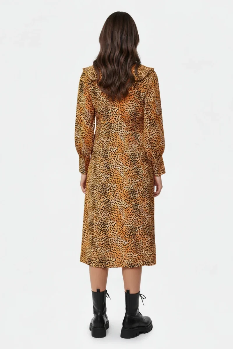 Ganni Leopard Print Ruffle Collar Detail Crepe Midi Dress - Imagen 5