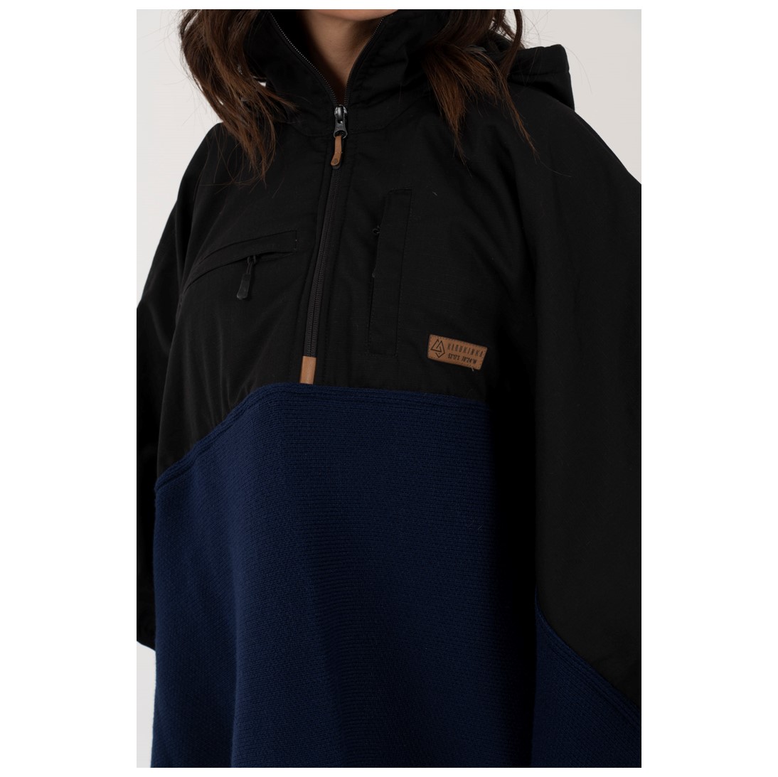 Poncho Taita Unisex Negro/Azul - Imagen 5