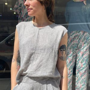 Blusa con pequeño estampado