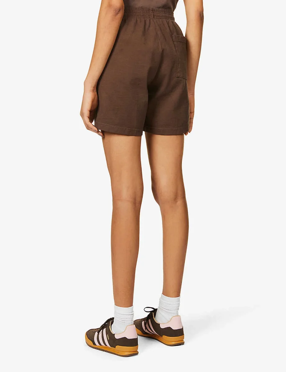 SPORTY & RICH Sunset Tower Hotel Brown Gym Shorts - Imagen 4