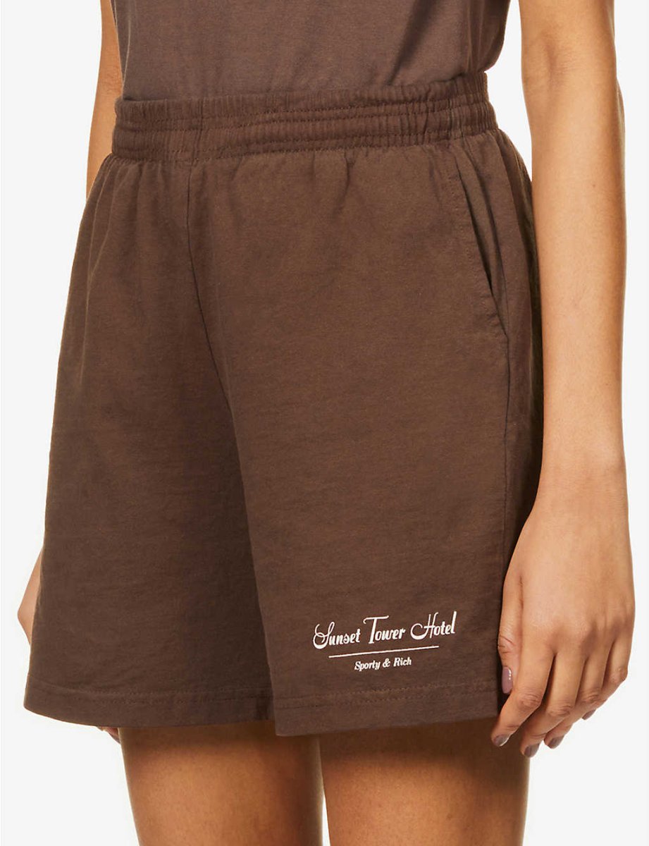SPORTY & RICH Sunset Tower Hotel Brown Gym Shorts - Imagen 3