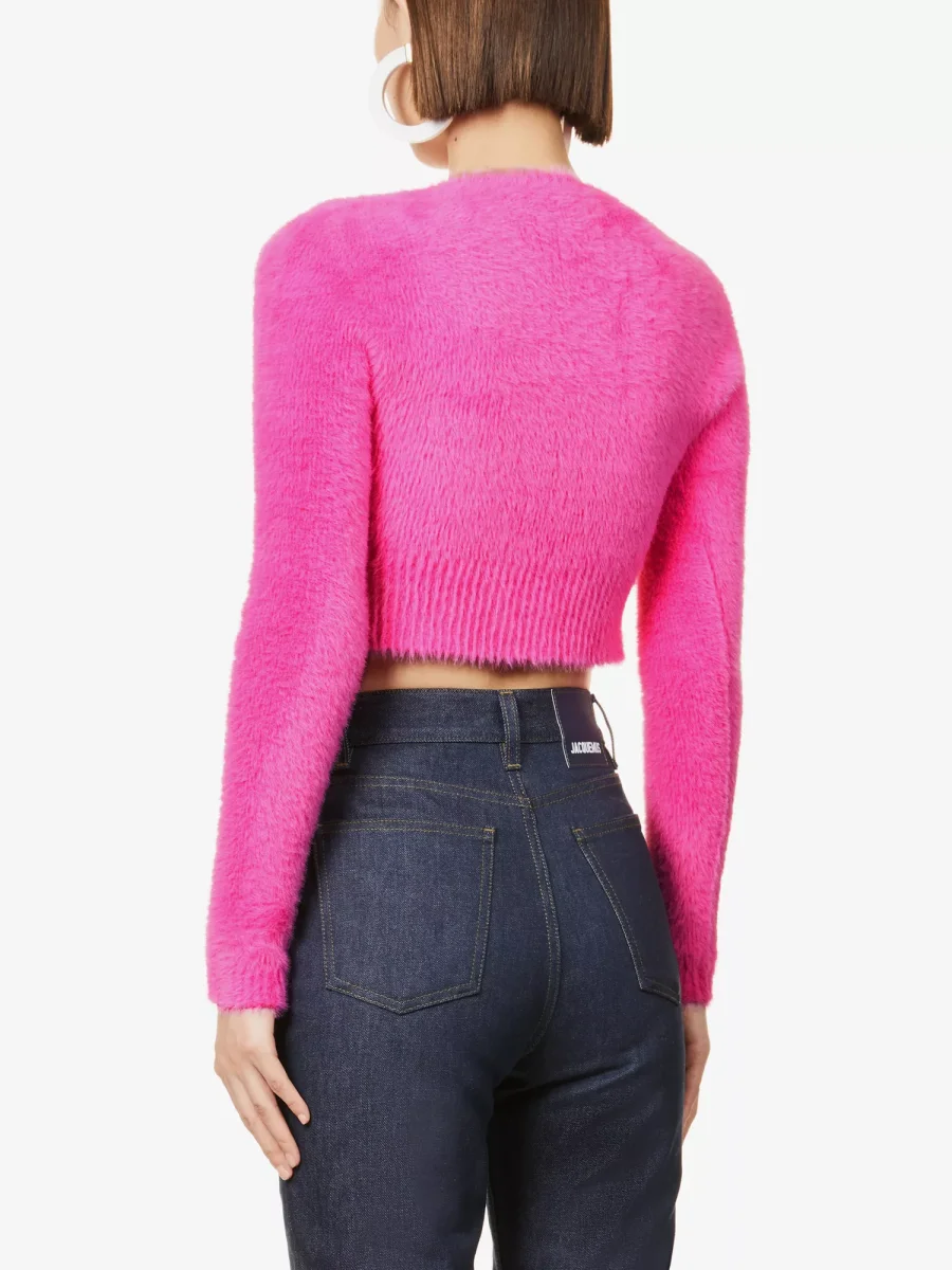 JACQUEMUS La Maille Neve Logo Pin Fluffy Pink Cropped Long Sleeve Top - Imagen 6