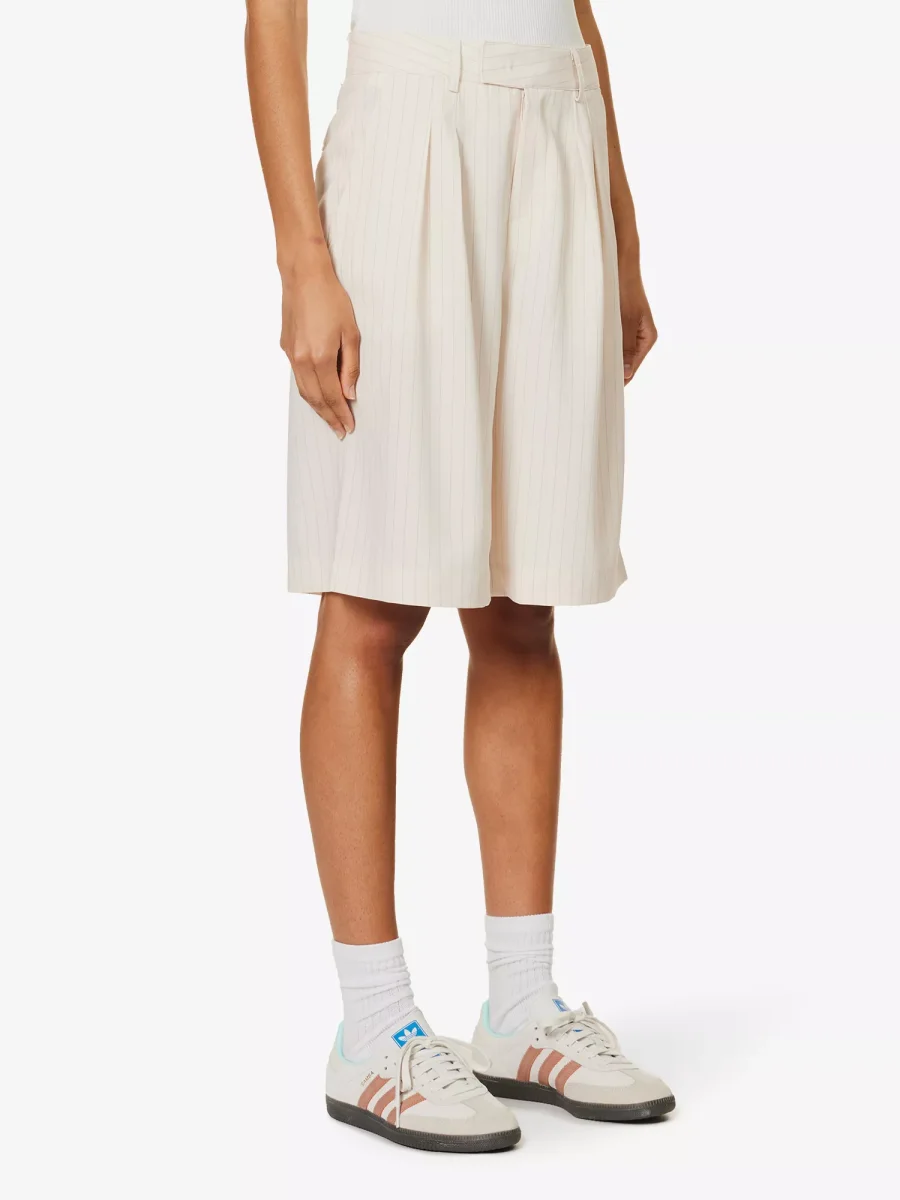 THE FRANKIE SHOP Vivian Pinstriped Woven Beige Suit Shorts - Imagen 4