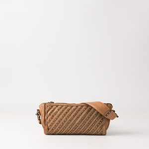 Bolso bandolera de piel con tachuelas