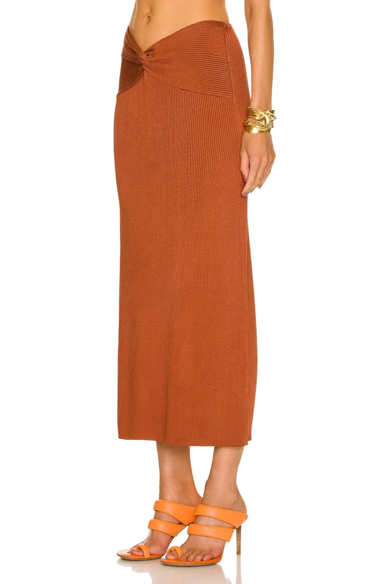 Cult Gaia Kana Ribbed Knit Twist Detail Slit Skirt in Amber - Imagen 8