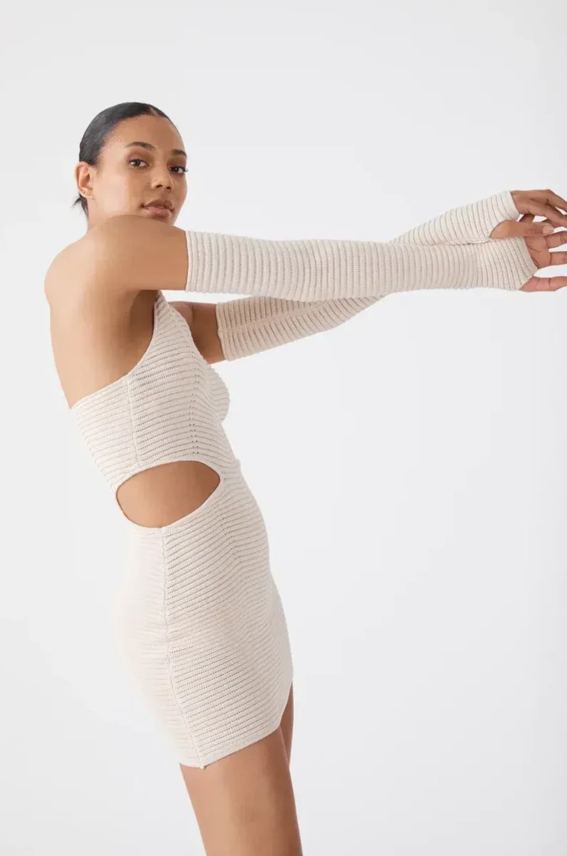 SAN SLOANE Maele Knit Cut-Out Long Sleeve Halterneck Mini Dress - Imagen 5