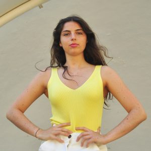 Top amarillo de punto canalé