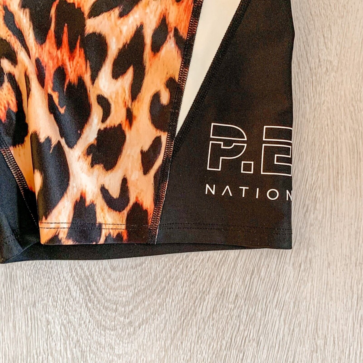P.E NATION Leopard Print Biker Shorts - Imagen 4