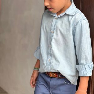 Pantalón corto azul de niño