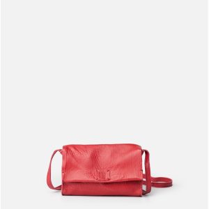 Bolso pequeño bandolera en color fucsia.