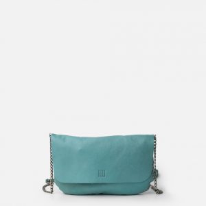 Bolso bandolera de piel con tachuelas