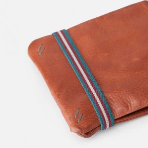Cartera de piel cuero con goma