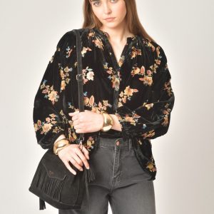 Blusa de terciopelo con flores
