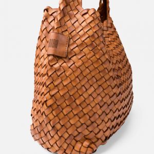 Bolso de piel trenzada en tono cuero