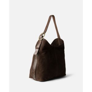 Bolso de serraje marrón con asa de tachuelas
