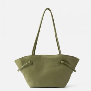 Capazo de piel con asa de hombro verde