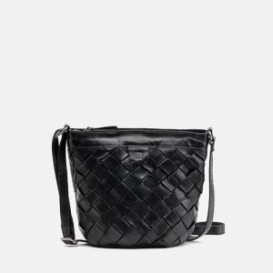Bolso de piel trenzada color negro
