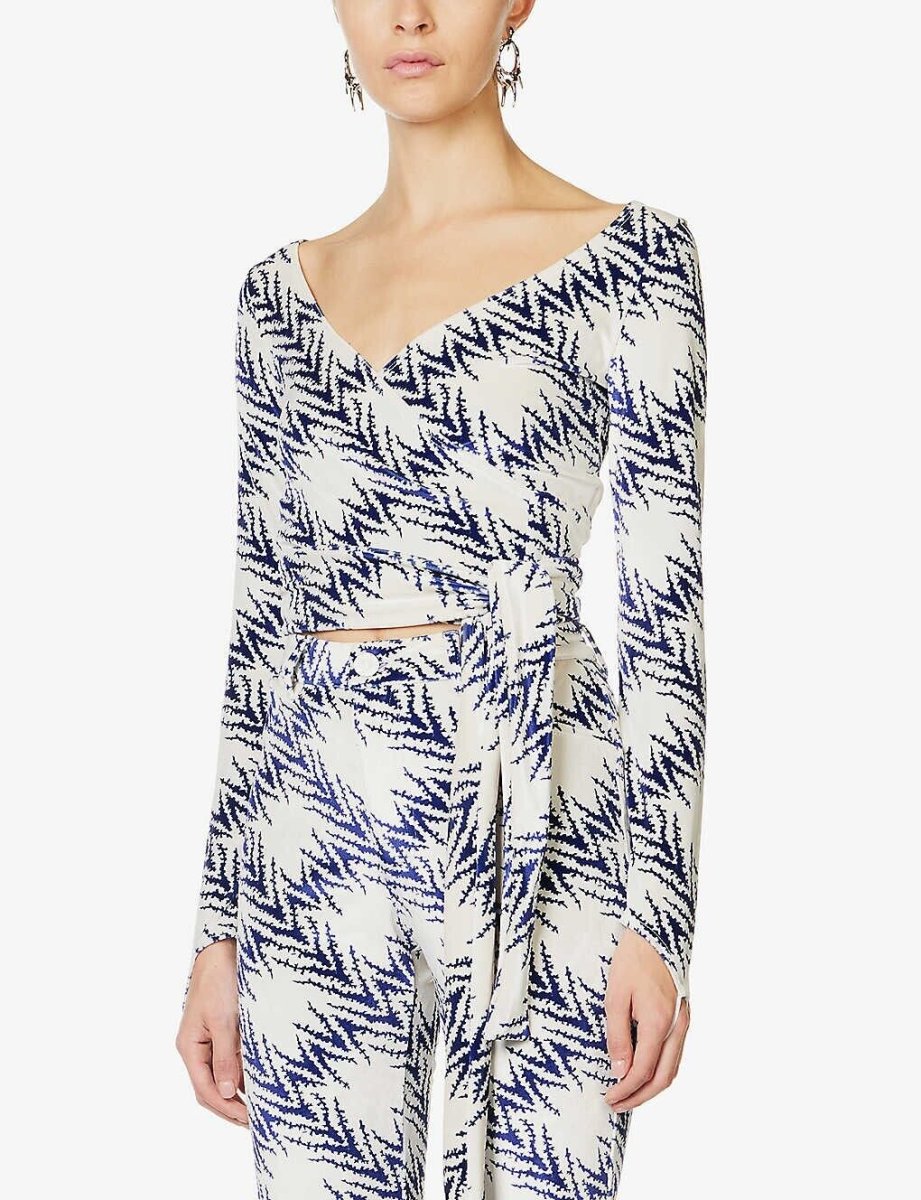 MAISIE WILEN Dramady Blue White Abstract Print Velour Wrap Top - Imagen 3