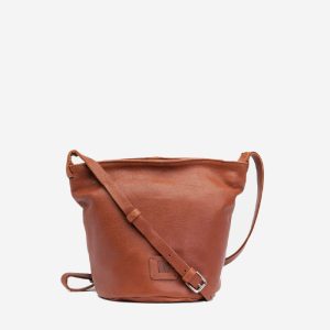 Bolso saco piel pequeño bandolera color marrón