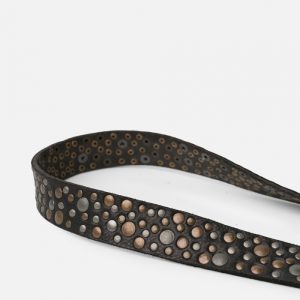Cinturón piel negro con tachuelas