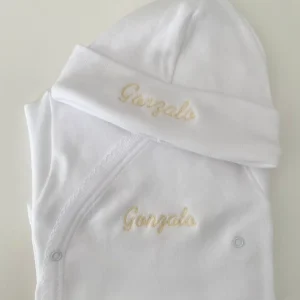 Pack nacimiento body cruzado y gorro con nombre