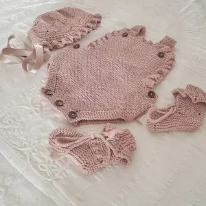 Conjunto de punto peto, capota y botitas