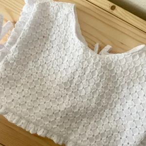 Cuello babero nido abeja