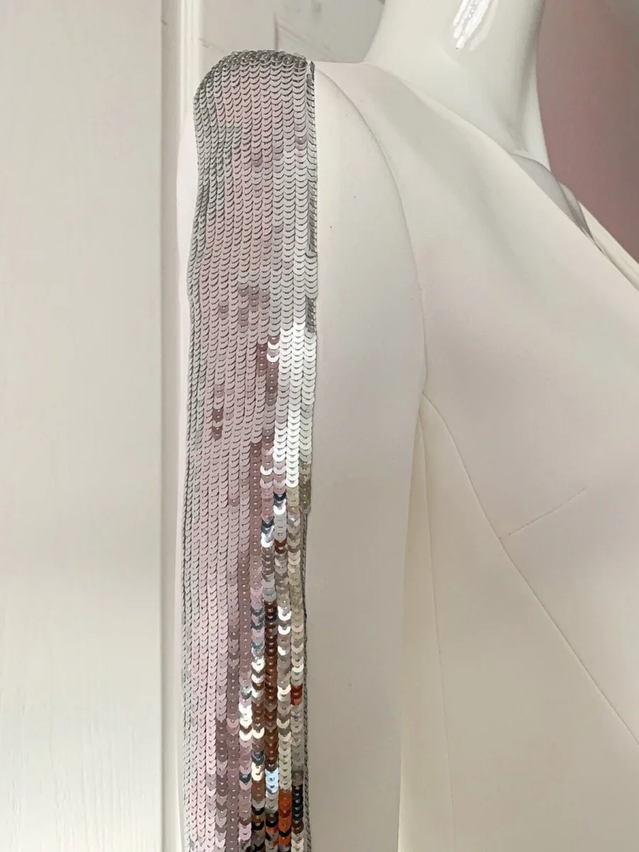 DAVID KOMA Silver Sequin Panel Side Detail White Blazer Jacket - Imagen 3