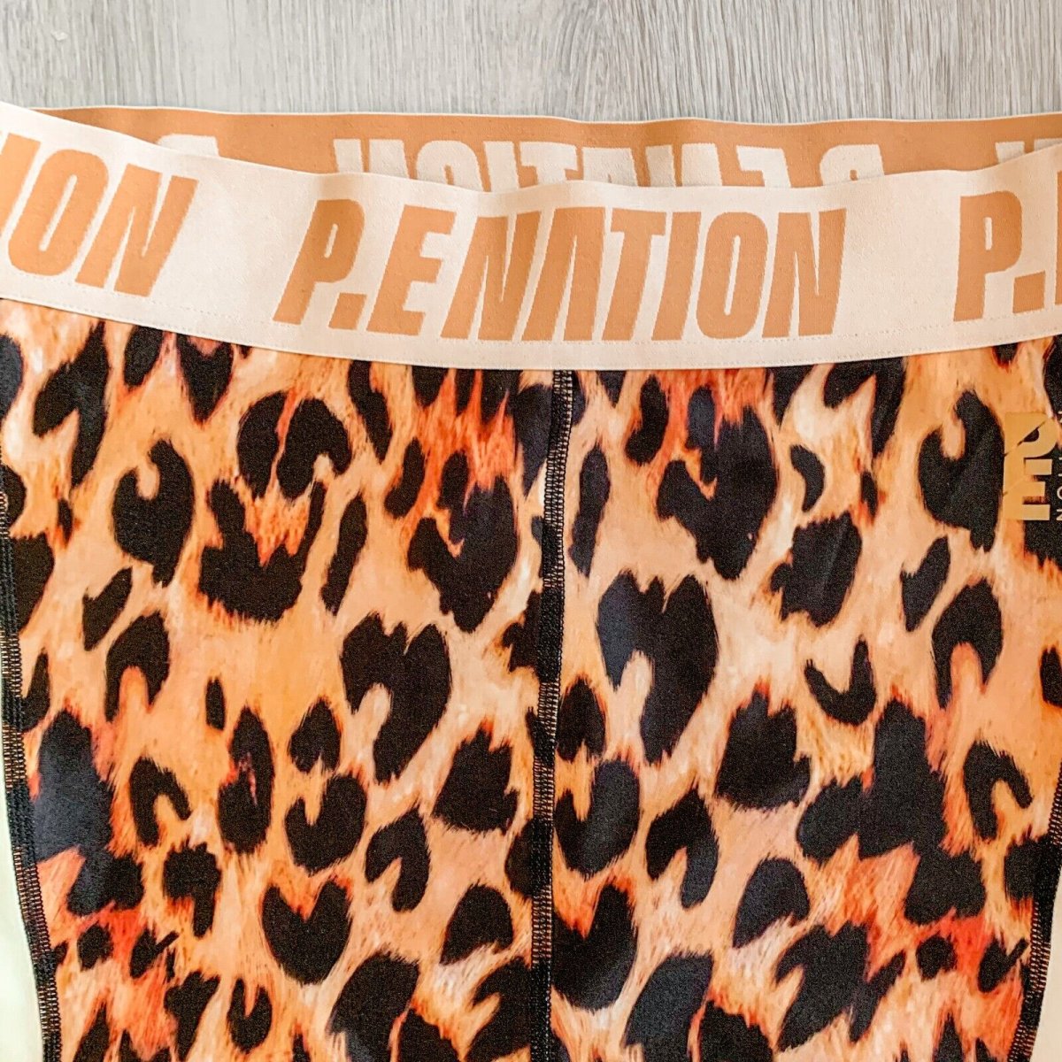 P.E NATION Leopard Print Biker Shorts - Imagen 3
