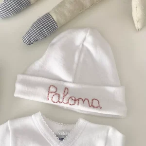 Gorro new born bordado a mano