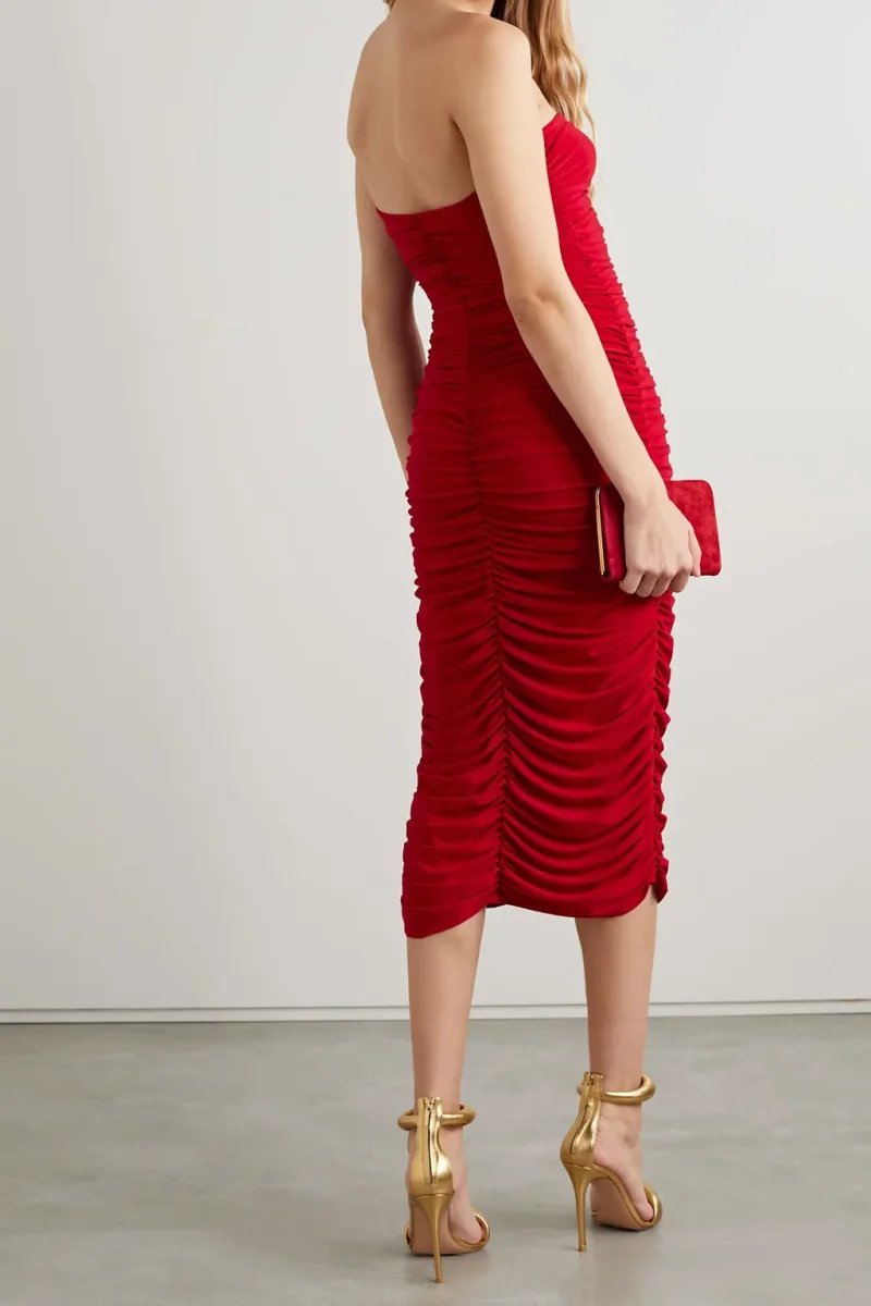 Norma Kamali Red Slinky Gathered Ruched Sweetheart Neck Strapless Dress - Imagen 4