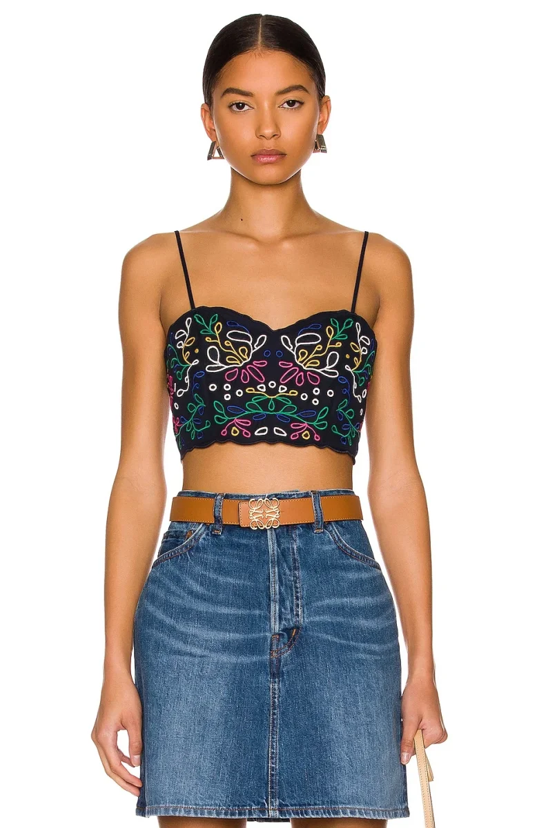 Chloe Floral Embroidered Eyelet Spaghetti Strap Crop Top - Imagen 7