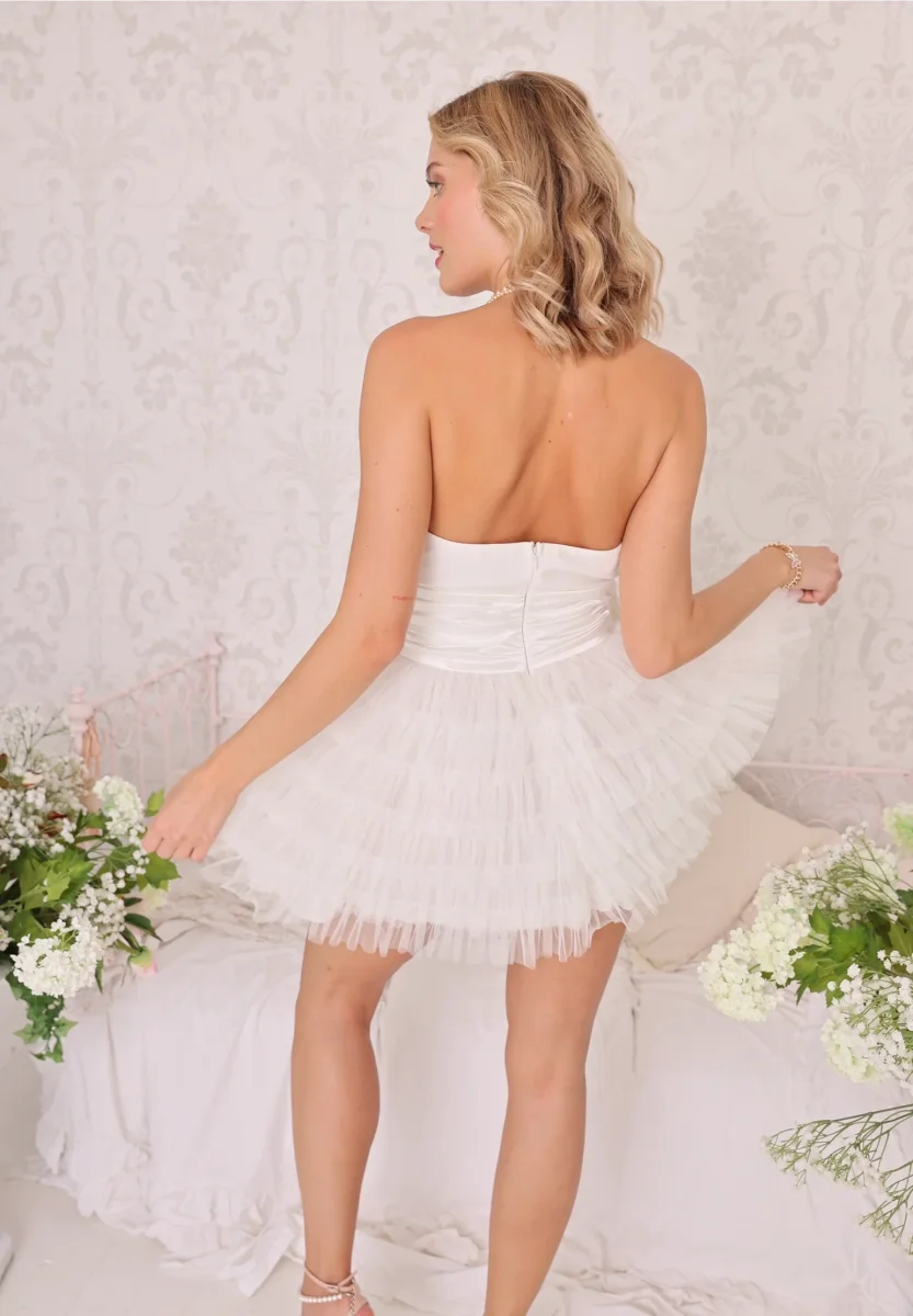 Amy Jane London White Oversized Satin Bow Waist Sweetheart Neck Poofy Ruffle Mini Dress - Imagen 4