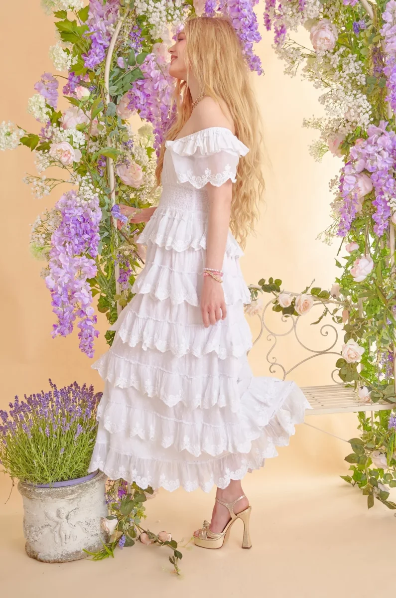 Amy Jane London White Harper Victorian Lace Tiered Maxi Dress - Imagen 4