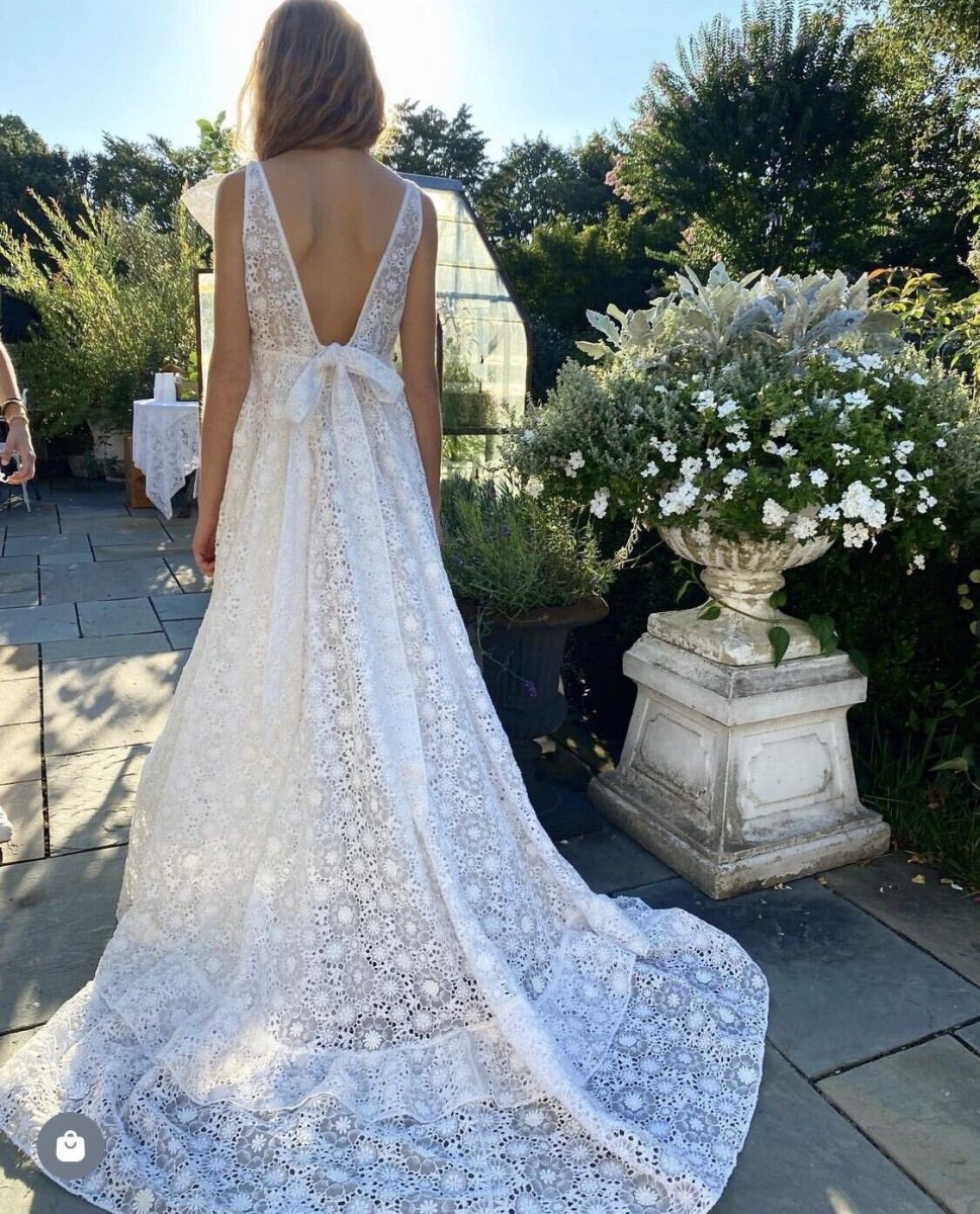 LoveShackFancy Bridal White Romantic Large Bow Back Devyn Wedding Dress - Imagen 6