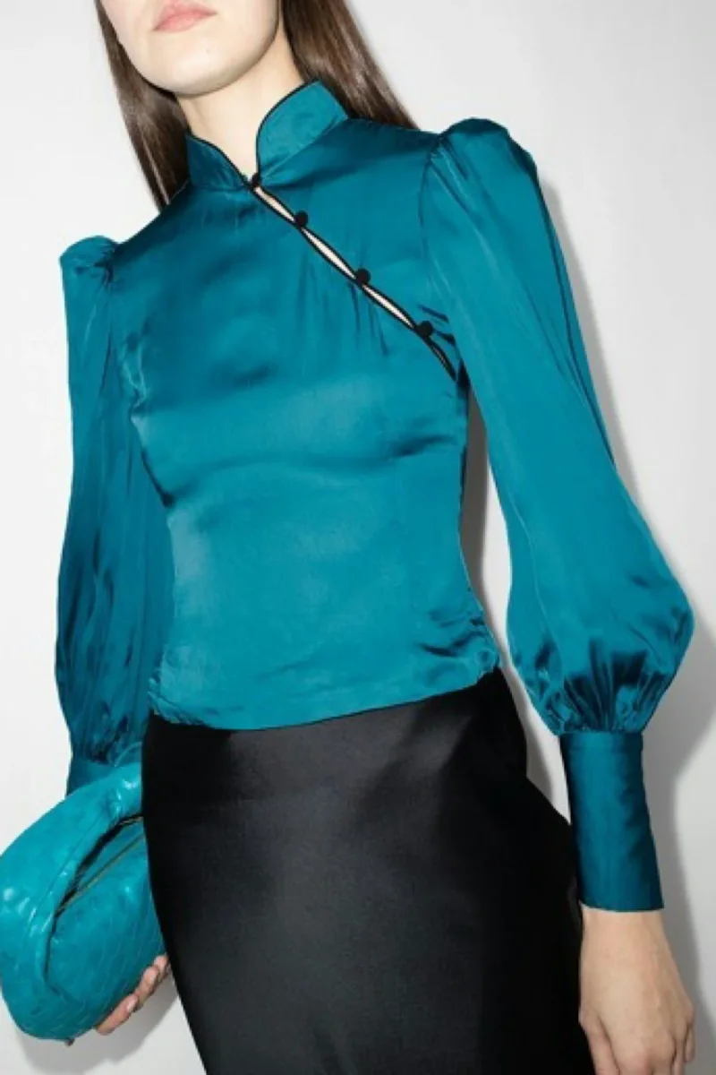 De La Vali Blue Satin Mandarin Collar Pachino Blouse - Imagen 4