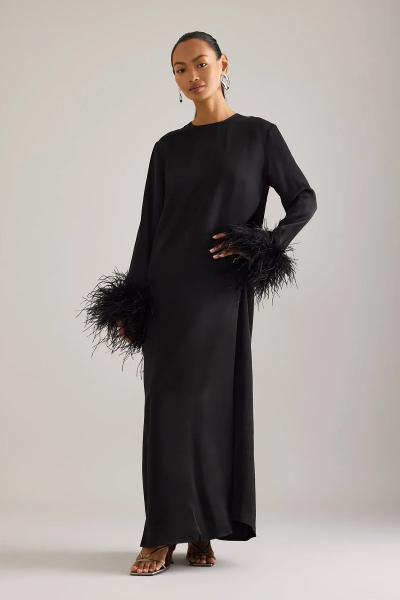Sleeper Suzi Feather Cuffs Black Satin Maxi Dress - Imagen 3