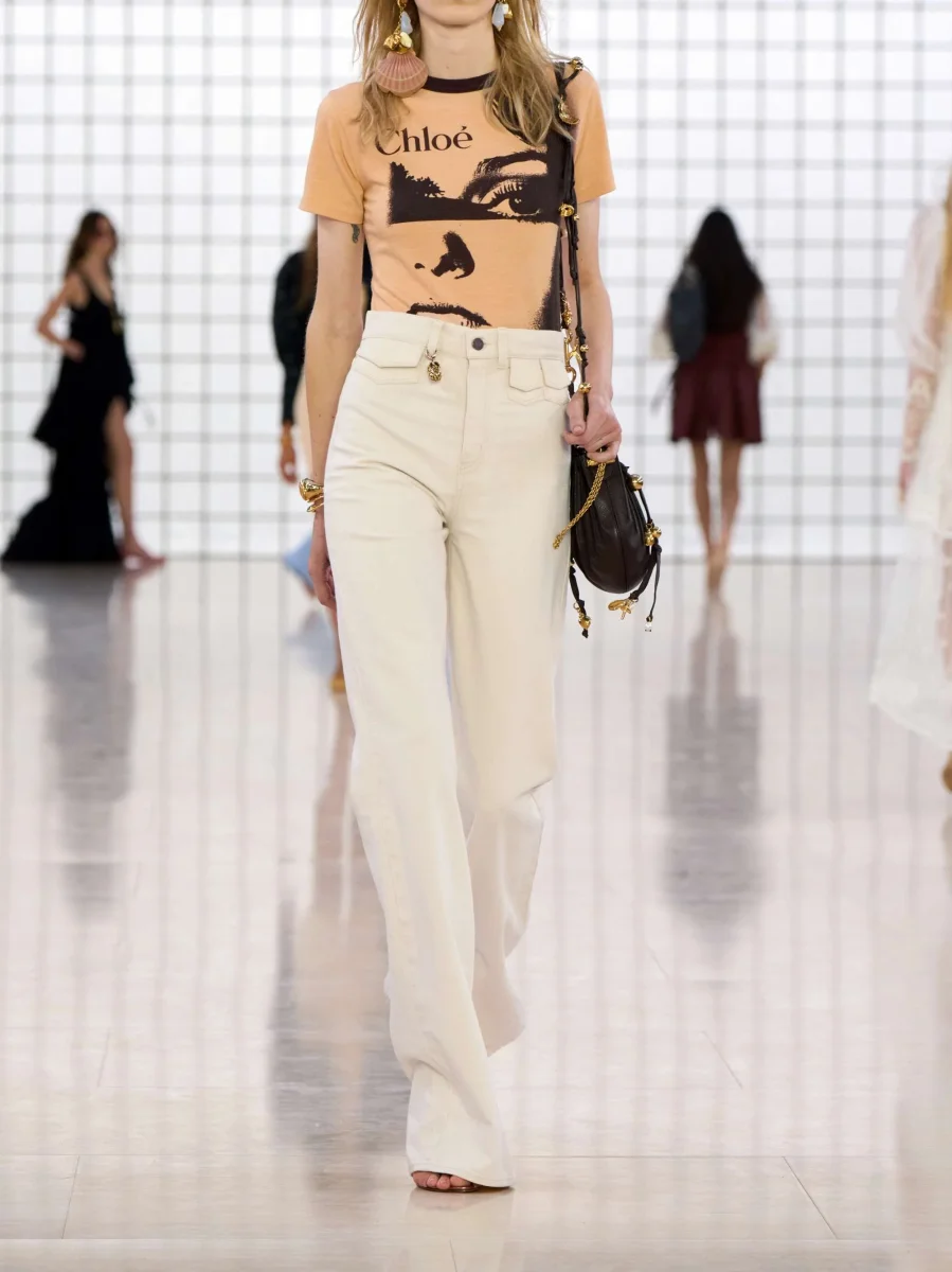 Chloe Runway White High Rise Flared Denim Jeans - Imagen 5