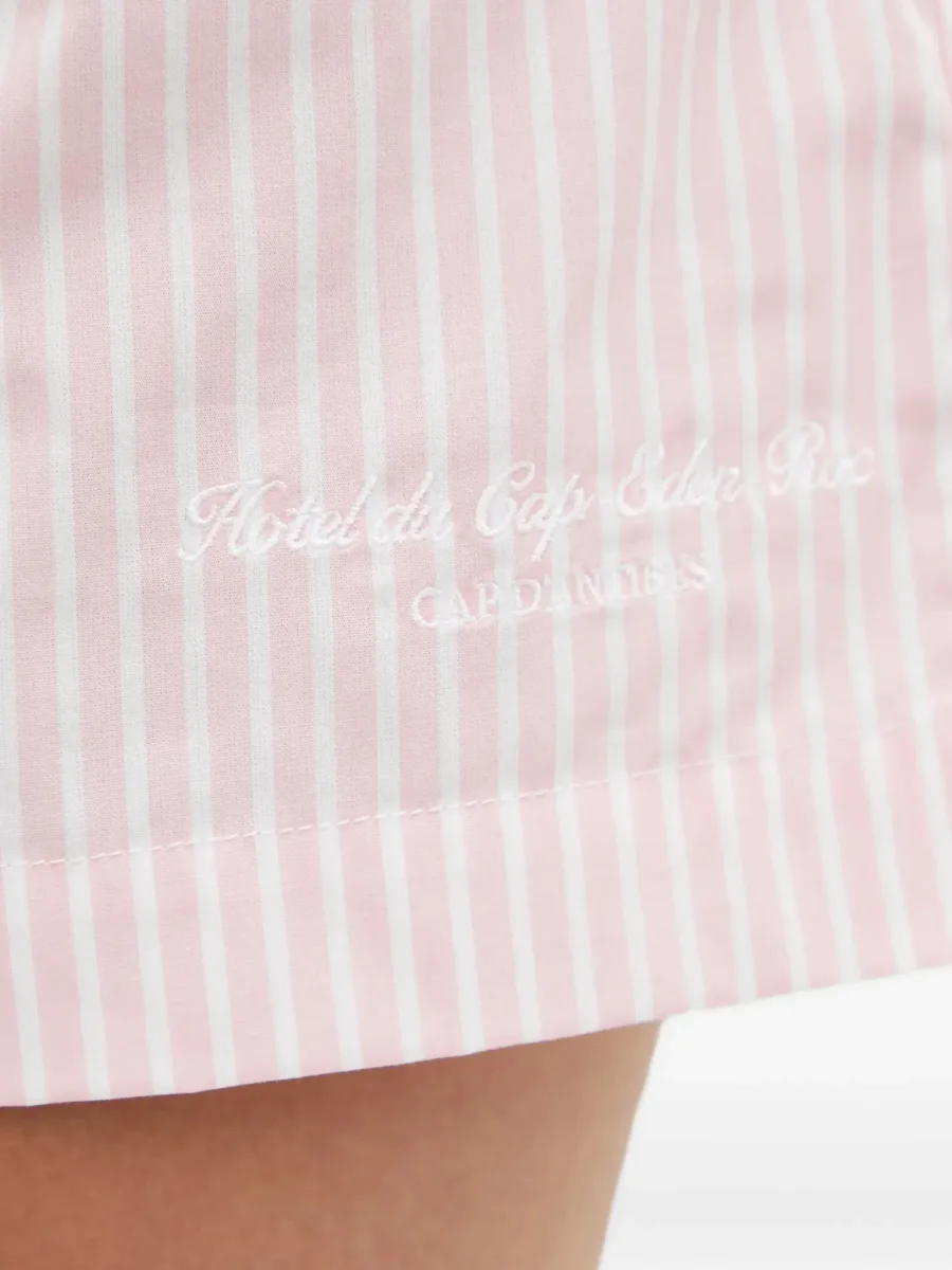 Sporty & Rich x Hotel Eden Roc Pink Striped Cotton Poplin Embroidered Boxer Style Shorts - Imagen 7