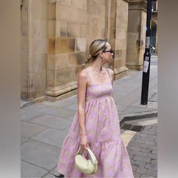 Baum Und Pferdgarten Aviana Big Pink Flower Midi Dress - Imagen 7