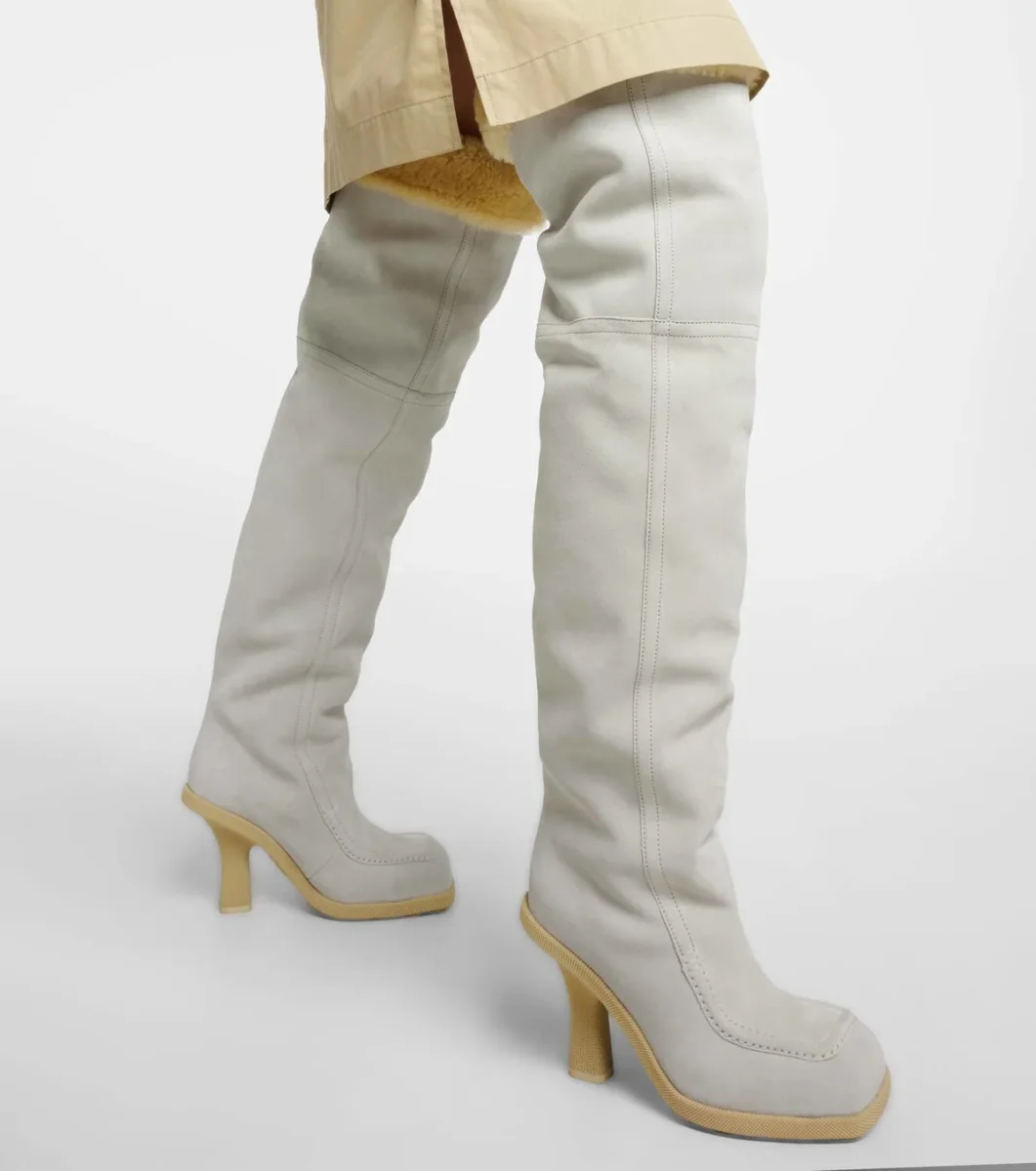 Burberry Highland Shearling Lined Suede Knee High Boots - Imagen 4