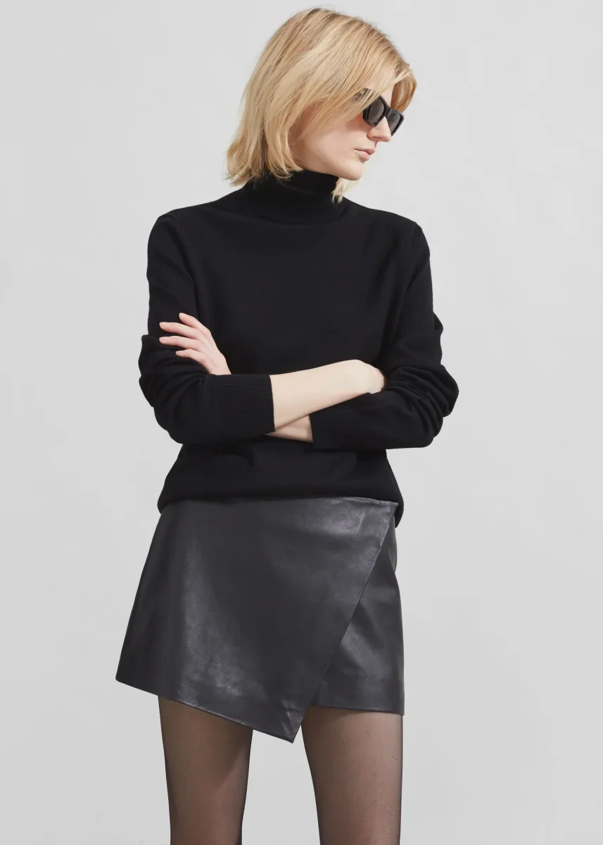 The Frankie Shop Leather Wrap Khaki Cleo Mini Skirt - Imagen 6