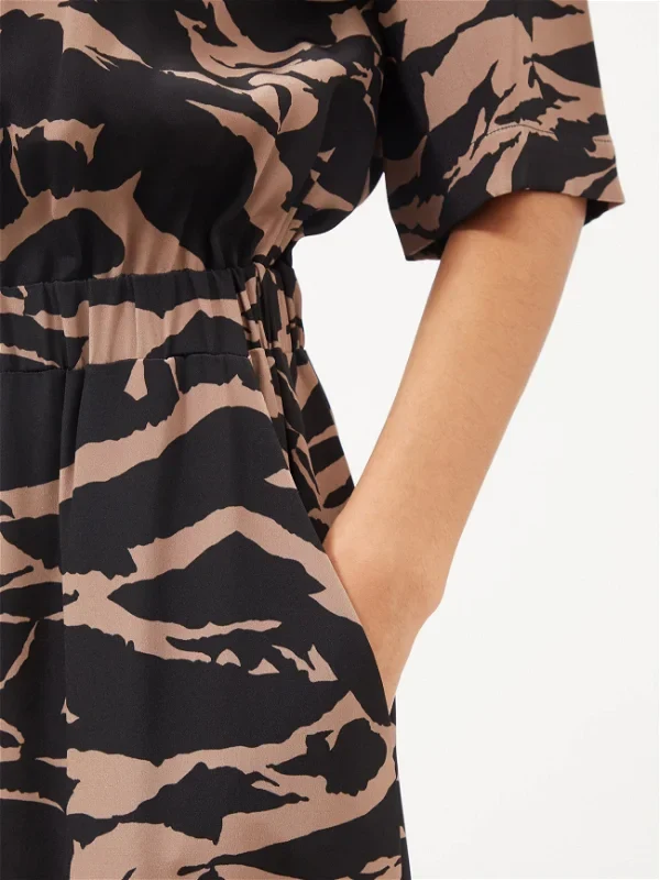 RAEY Camo-Tiger Print Silk Cinched Elastic Waist Wide-Leg Jumpsuit - Imagen 5